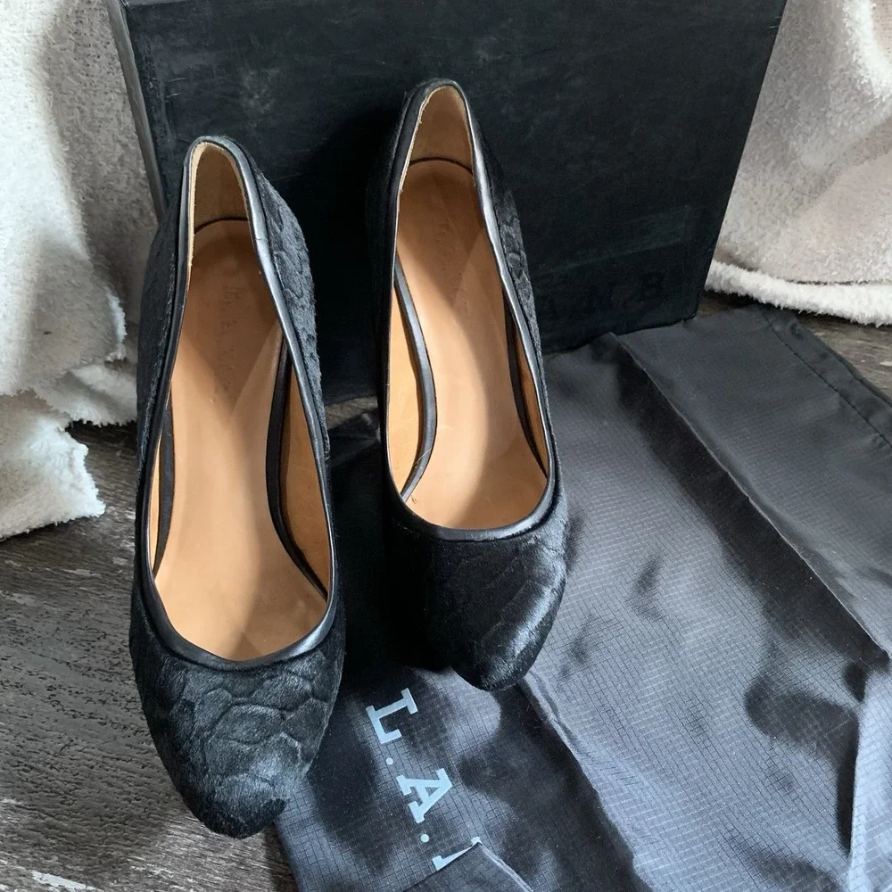 L.A.M.B by Gwen Stefani Calf Hair Floating Platform Stiletto Pump Heels Size 7.5
